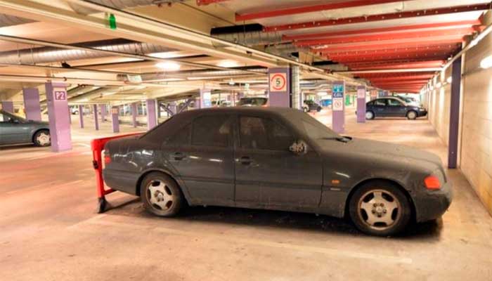 Carros abandonados em vaga de garagem de uso comum, o que fazer?